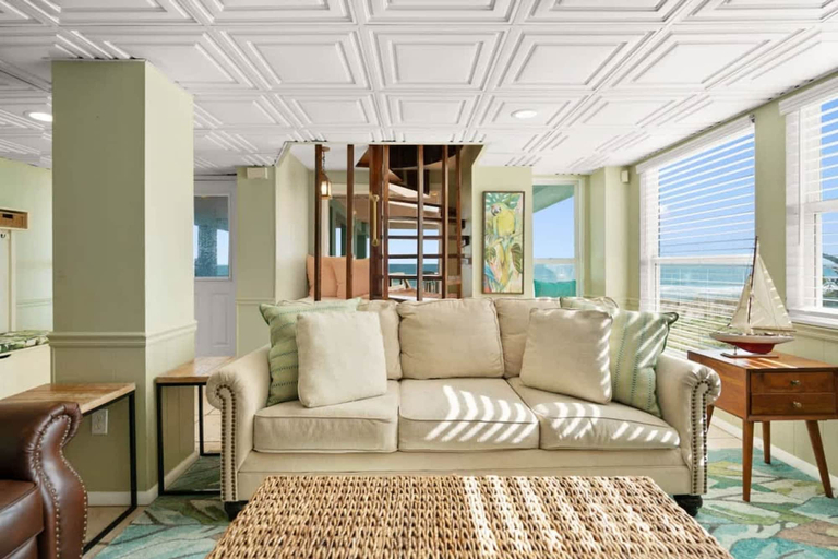 Room 5, Oceanfront Serenity Under the Sea Tiki Bar BBQ, Saint Johns