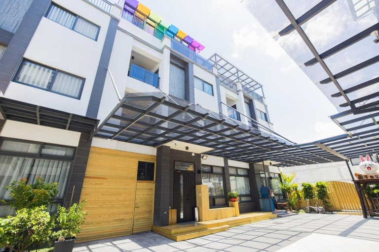 Exterior & Views