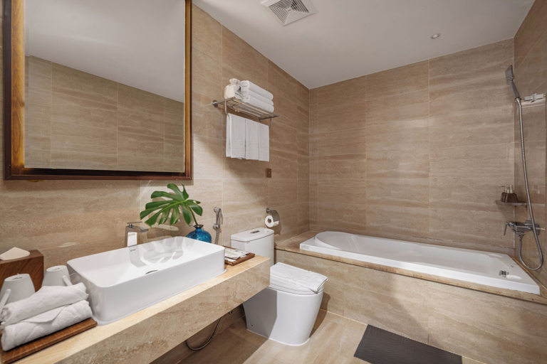 Bathroom 5, Canvas Danang Beach Hotel, Da Nang