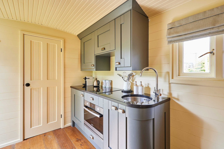 Room 3, Host Stay Guards Van, Northumberland