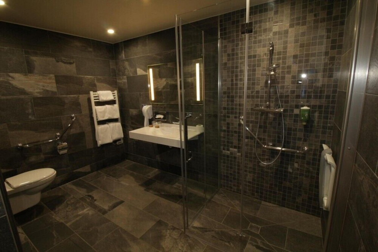 Bathroom 5, Hôtel Le Cercle, Manche