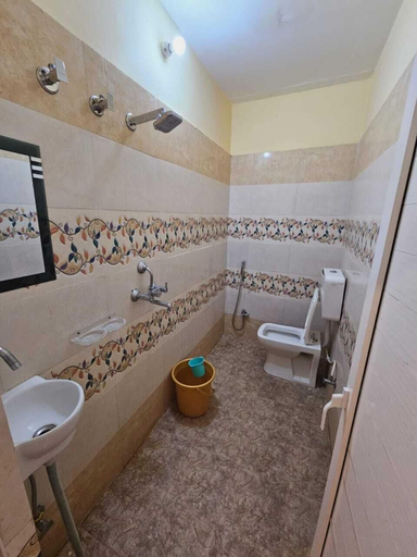 Bathroom 2, River View Guest House, Varanasi