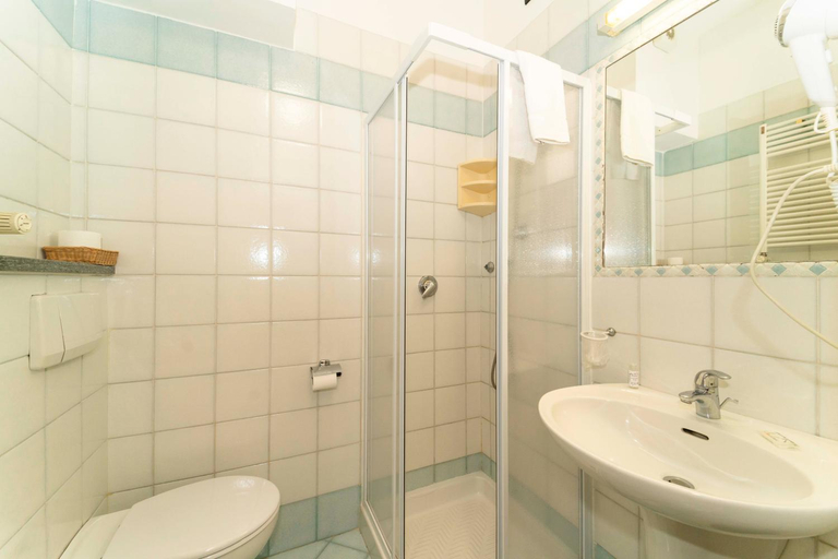 Bathroom 4, Hotel Cristallo Torino, Torino