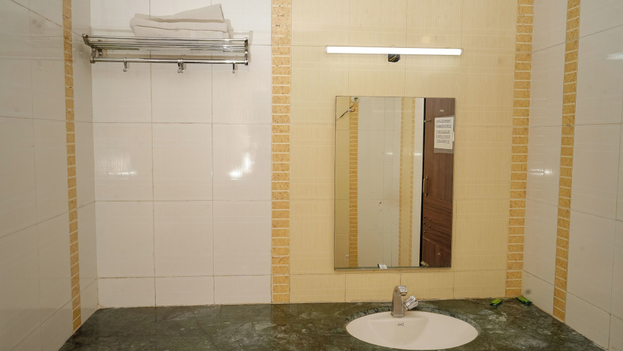 Bathroom 5, Hotel Ruby, Jaipur