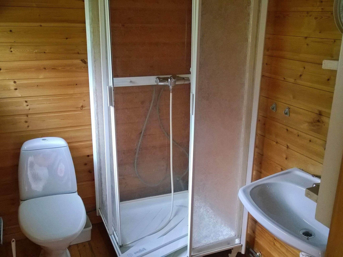 Bathroom, 6 Person Holiday Home in Engavagen, Meløy