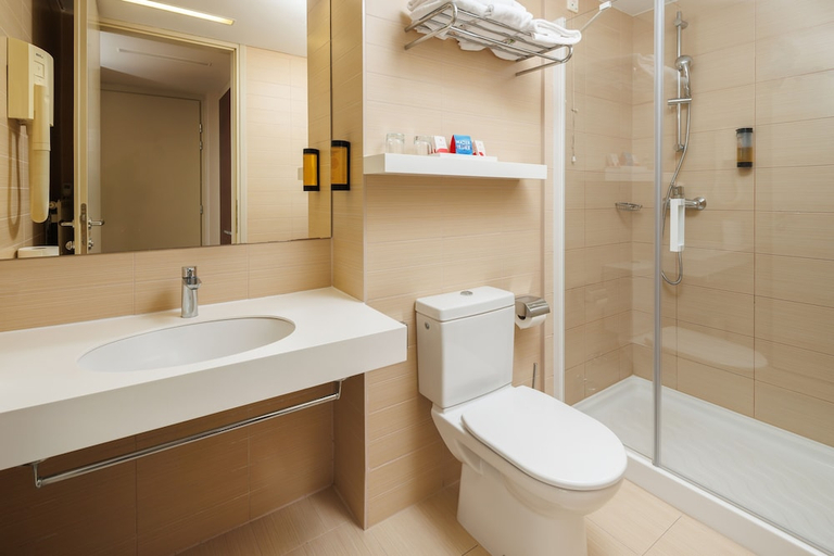 Bathroom 5, Hotel Albatros Plava Laguna, Vrsar