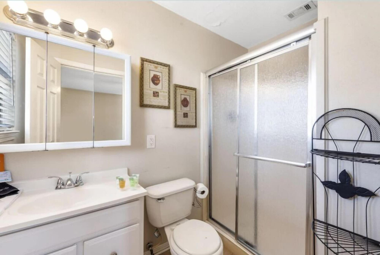 Bathroom 3, Byron's Beach House, Baldwin