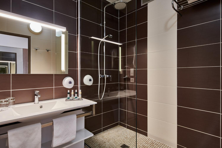 Bathroom 5, Atlanthal, Pyrénées-Atlantiques