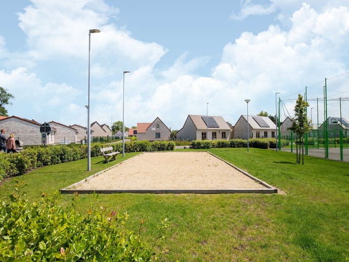 Sport court 5, Holiday Home in Koksijde With Garden & BBQ, West-Vlaanderen