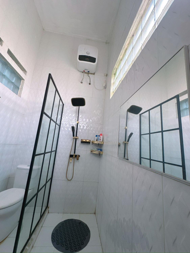 Bathroom 1, Villa Princess Purwakarta, Purwakarta