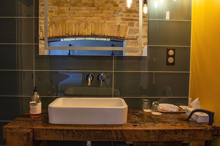 Bathroom 5, Le Terminus, Saône-et-Loire