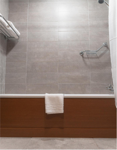 Bathroom 4, Uppercross House, Dublin
