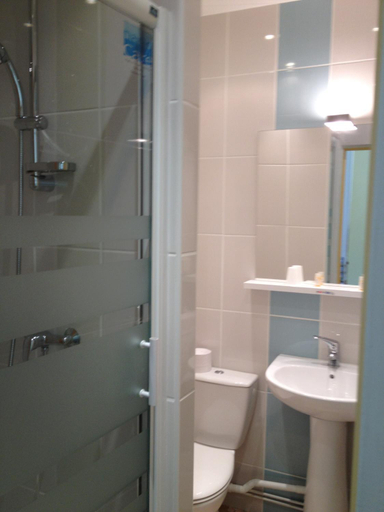 Bathroom 4, Hotel Couleurs Sud 46 chambres avec ascenseur et bar-restaurant Centre ville-Gare Charleville-Mezier, Ardennes