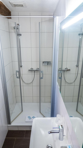 Bathroom 2, Hotel Brauhaus Wiesenmühle, Fulda