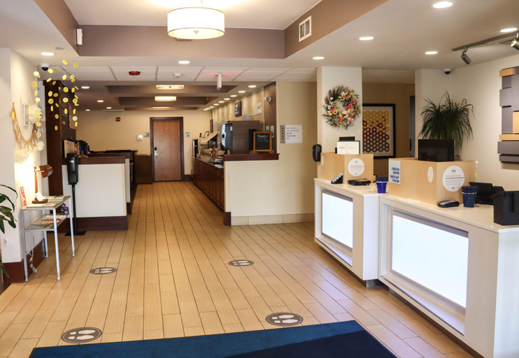 Public Area, Holiday Inn Express CEDAR RAPIDS (COLLINS RD) by IHG, Linn