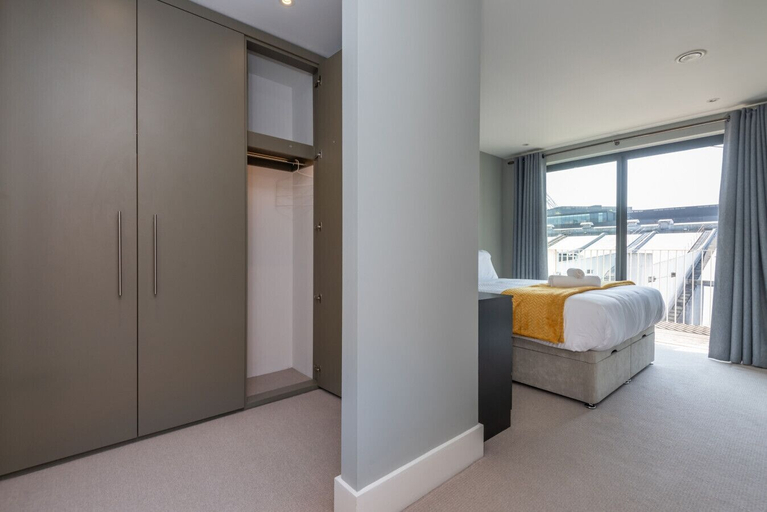 Room 4, Dakota Apartment Wembley Stadium, London