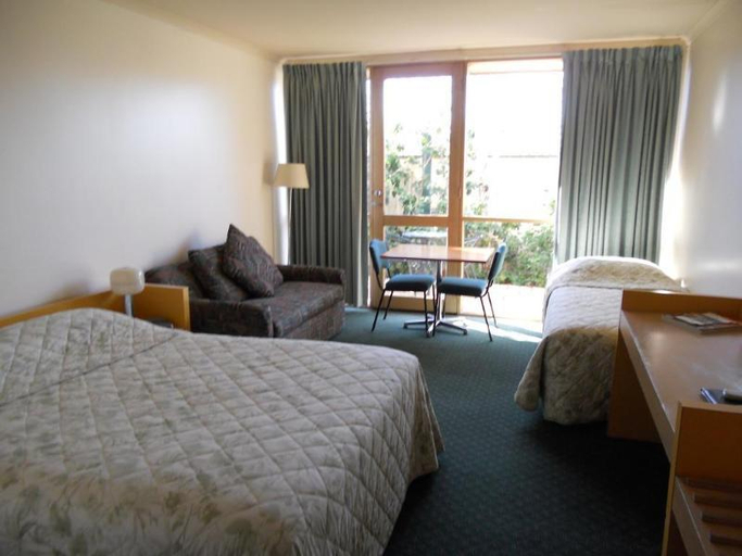 Bedroom 2, Cottonwood Motor Inn, Mildura - Pt A