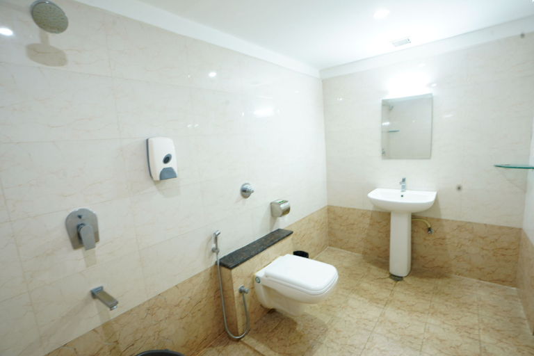 Bathroom 4, Grand Bee Hotel, Bangalore