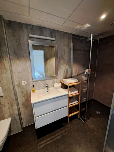Bathroom 4, The Old Post Office, Eyrarsveit