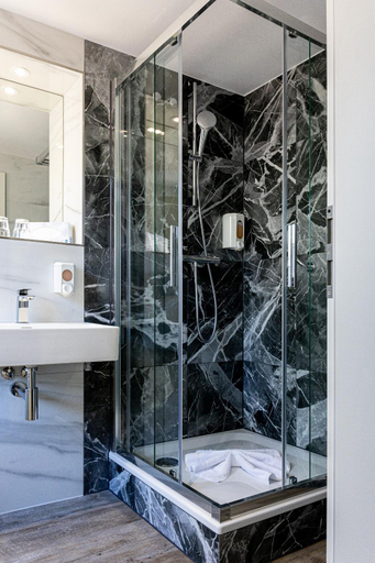 Bathroom 4, Hotel Aulmann, Trier