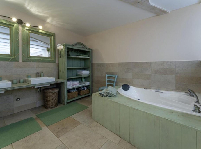 Bathroom 4, Poolside Grand Retreat Villa, Tinjan