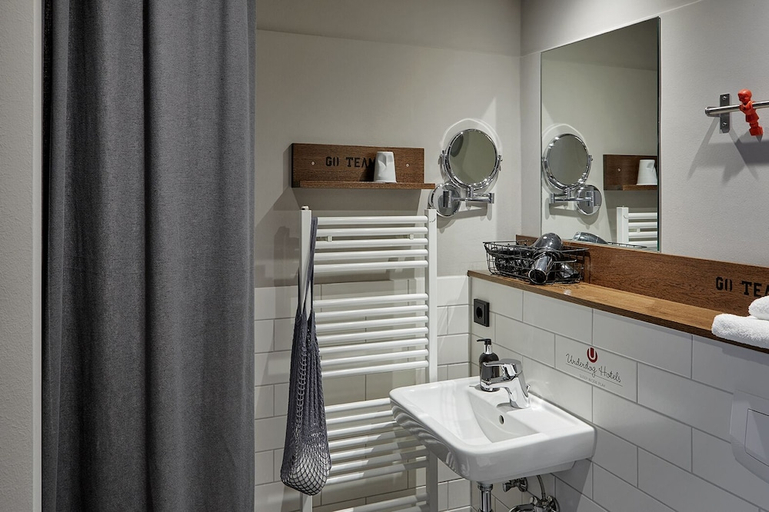 Bathroom 5, Kroger by Underdog Hotels, Hamburg