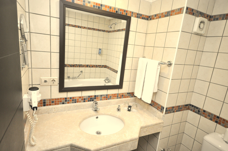 Bathroom 5, Camyuva Beach, Kemer