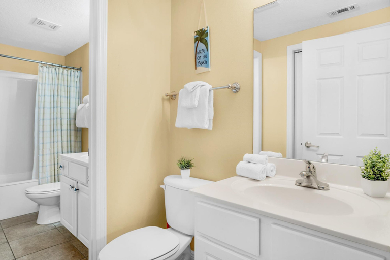 Bathroom, Ariel Dunes I 1706, Walton