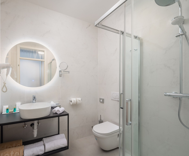 Bathroom 5, Zlatni rat Beach Resort, Bol