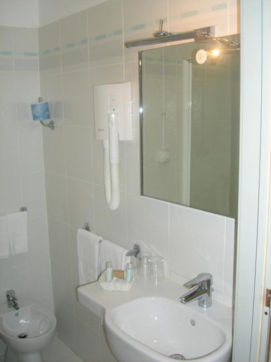 Bathroom 4, Hotel Cristallo, Savona
