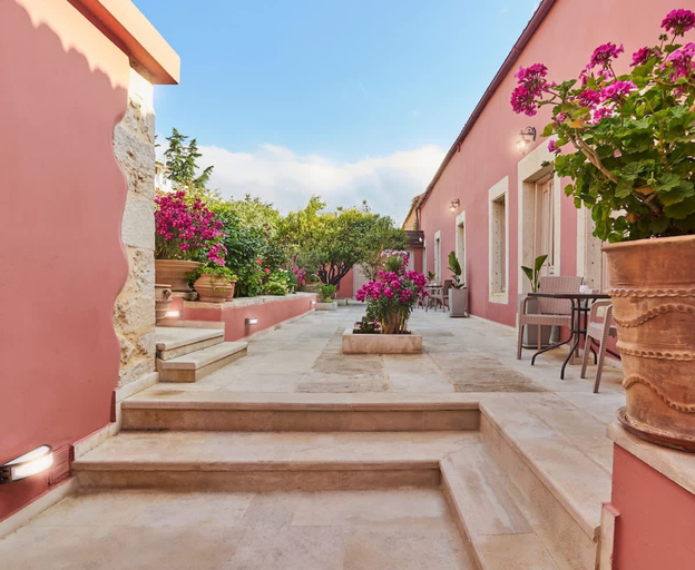 Room 4, Arhontiko Arhanes - Cretan Fairytale Gem With Pool, Crete