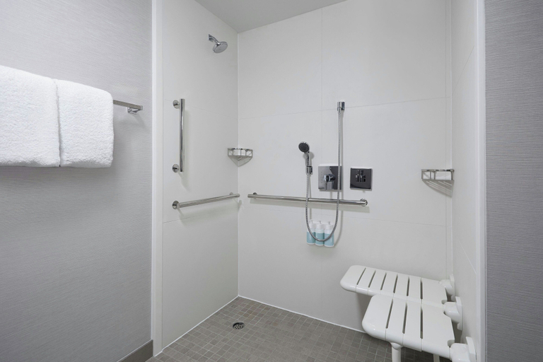 Bathroom 3, Courtyard by Marriott St Louis Creve Coeur, Saint Louis