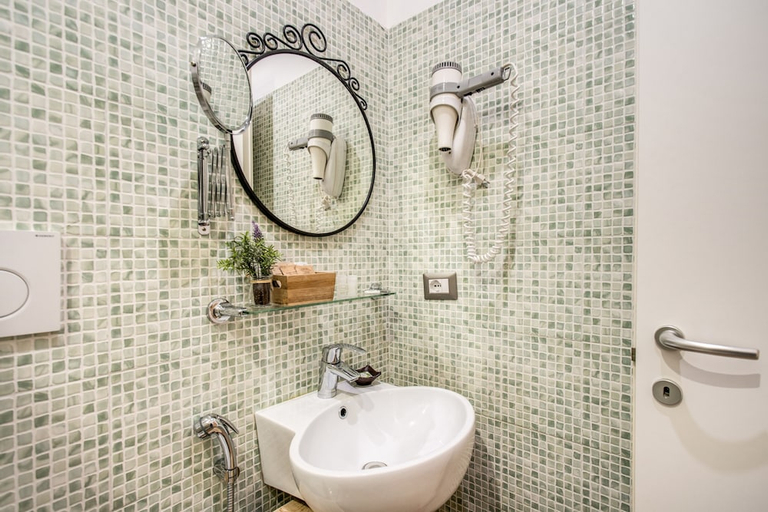 Bathroom, Santamaggiore, Rome
