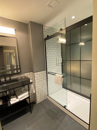 Bathroom 3, Moxy Cincinnati Downtown, Hamilton