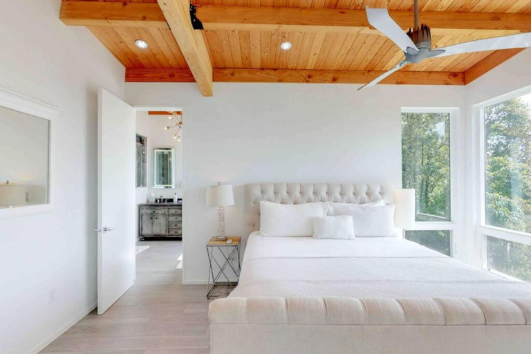 Room 2, Sky-high Luxury w Million Dollar Views, Buncombe