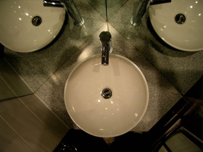 Bathroom 3, Fraoch House, Edinburgh