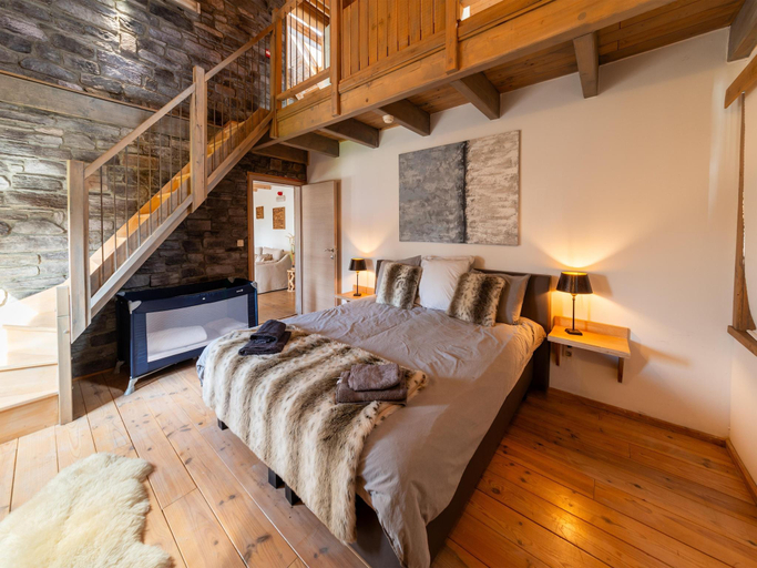 Others 4, Lush holiday home with bubble bath and sauna, Namur