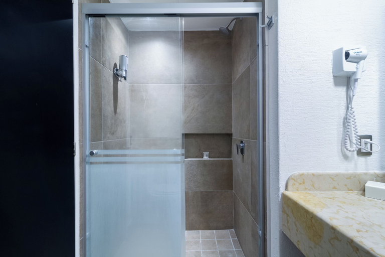 Bathroom 5, Meson Ejecutivo, Guadalajara