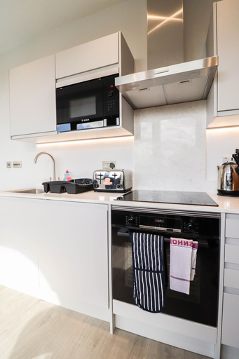 Room 3, Stunning Studio - Sleeps 4, Surrey