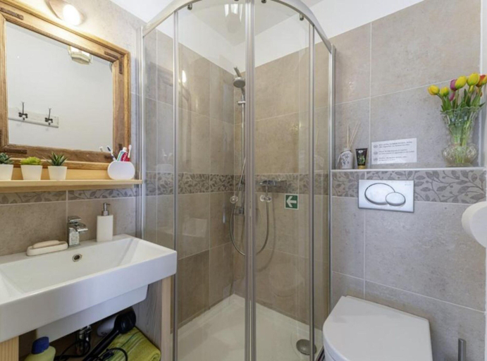Bathroom 4, Poolside Grand Retreat Villa, Tinjan