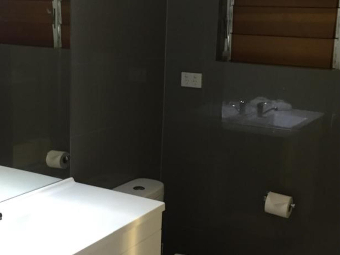 Bathroom 4, Nimrod Resort, Douglas