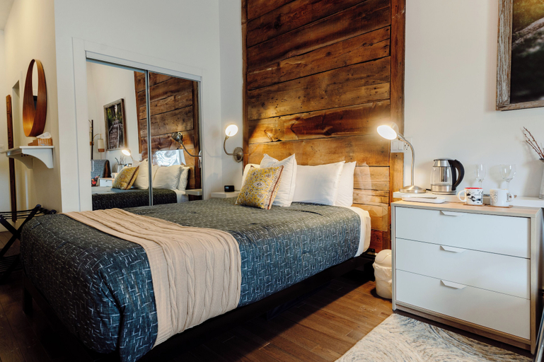 Bedroom 3, Edisons Inn, Perth