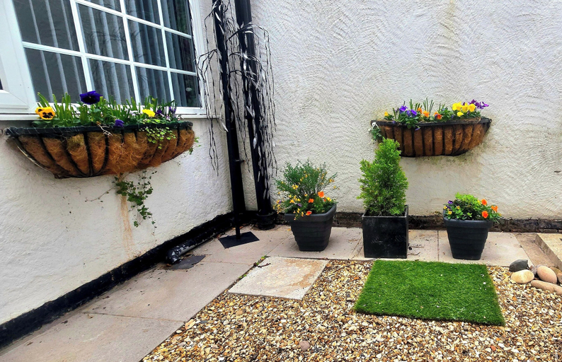 Property grounds 2, The Hideaway/cottage Feel/patio/central/parking, Sefton