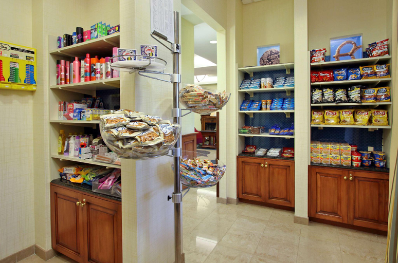 Food & Drinks 5, Hampton Inn & Suites Rockville Centre, Nassau