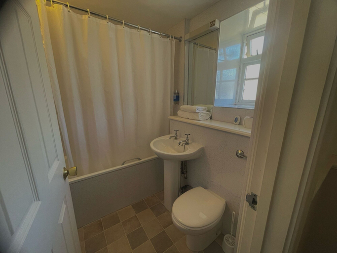 Bathroom 4, The Sibson Inn Hotel, Cambridgeshire