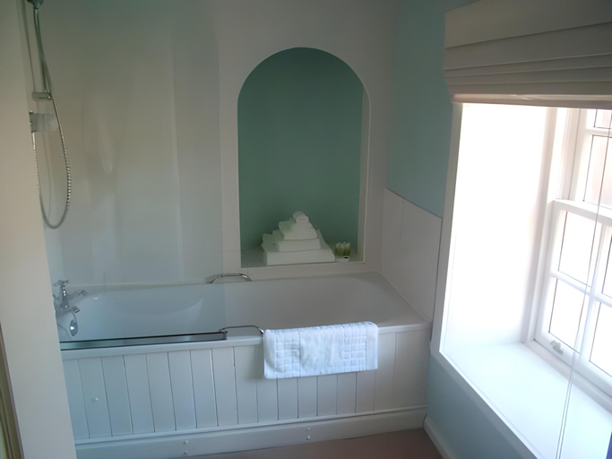 Bathroom 2, The Colonsay Hotel, Argyll and Bute