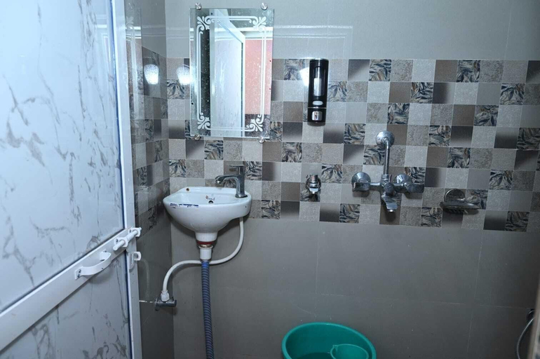 Bathroom, Ganpati Shri P. Guest House, Varanasi