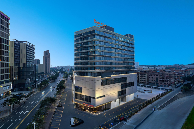 Exterior & Views