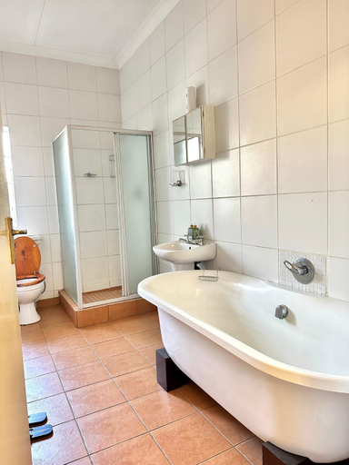 Bathroom 3, Blue Lantern Bed and Breakfast, Ekurhuleni