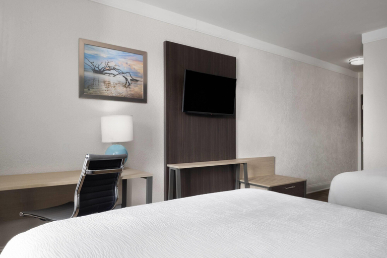 Bedroom 4, Wingate by Wyndham Savannah Gateway, Chatham